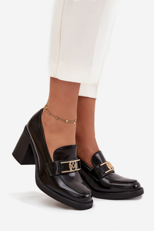 sapato Feminino com salto Ze cor douradam Detalem cor preta Privelle sapato Feminino com salto Ze cor douradam Detalem cor preta Privelle