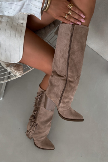 Botas femininas de cano longo estilo cowboy com franjas e saltos na cor bege Tivara 2