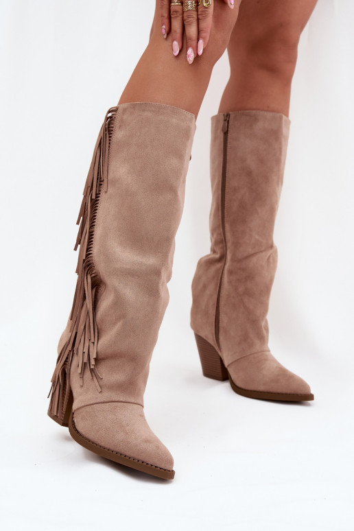 Botas femininas de cano longo estilo cowboy com franjas e saltos na cor bege Tivara Botas femininas de cano longo estilo cowboy com franjas e saltos na cor bege Tivara