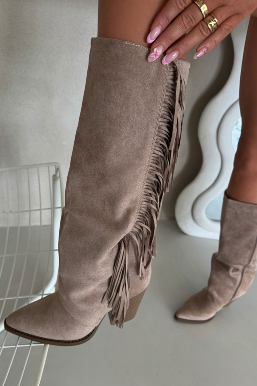 Botas femininas de cano longo estilo cowboy com franjas e saltos na cor bege Tivara Botas femininas de cano longo estilo cowboy com franjas e saltos na cor bege Tivara