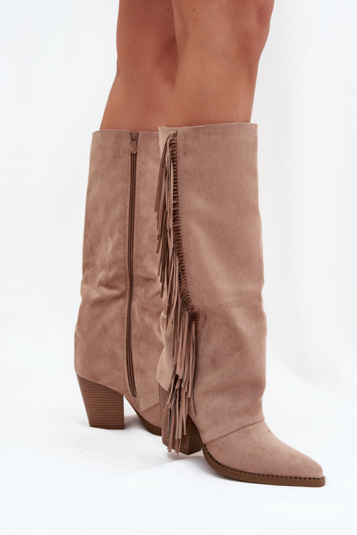 Botas femininas de cano longo estilo cowboy com franjas e saltos na cor bege Tivara Botas femininas de cano longo estilo cowboy com franjas e saltos na cor bege Tivara