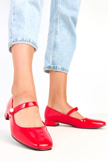 Sapatos vermelhos de verniz... 2