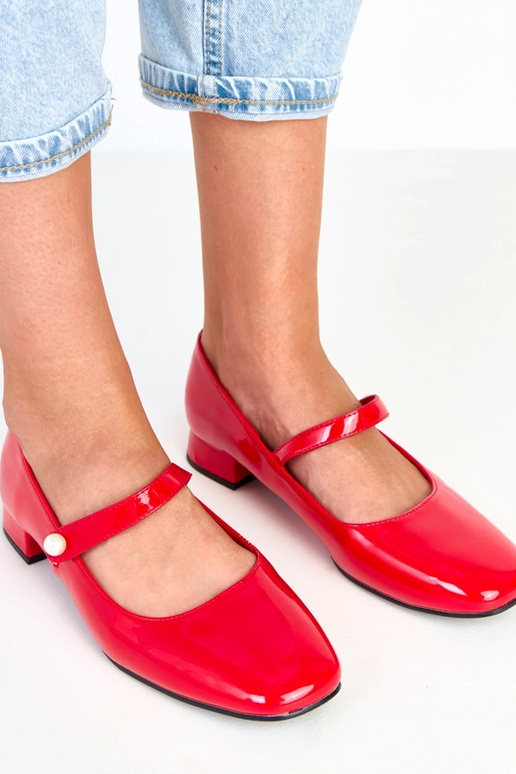 Sapatos vermelhos de verniz de salto... Sapatos vermelhos de verniz de salto...