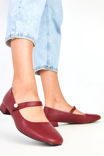 Sapatos bordô de salto com tira decorativa Alya 2