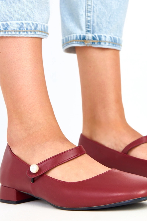 Sapatos bordô de salto com tira... Sapatos bordô de salto com tira...