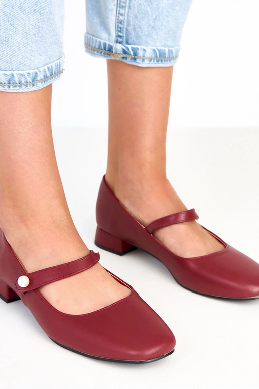 Sapatos bordô de salto com tira... Sapatos bordô de salto com tira...