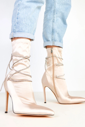 Botins na cor champanhe de...