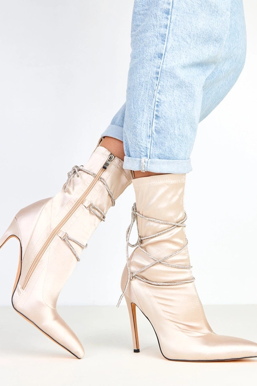 Botins na cor champanhe de cetim com...