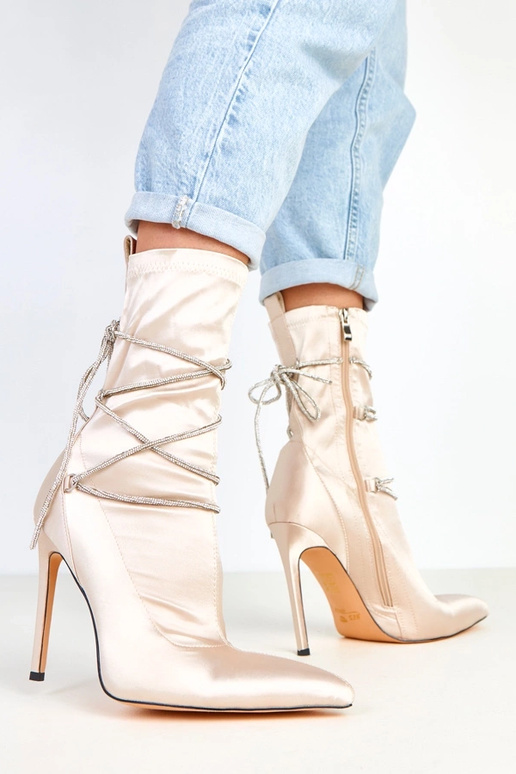Botins na cor champanhe de cetim com...