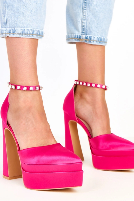 Sapatos rosas de salto com plataforma... Sapatos rosas de salto com plataforma...