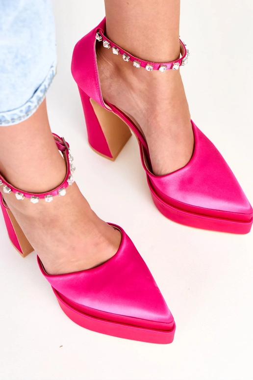 Sapatos rosas de salto com plataforma... Sapatos rosas de salto com plataforma...