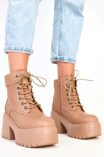 Botins na cor areia com...