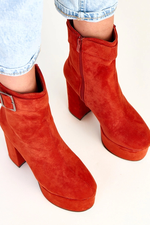 Botins laranja com plataforma e...