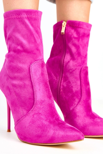 Nanila botins violetas com acabamento em camurça e salto 2