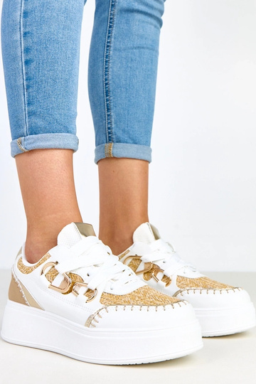 Lina tênis na cor areia com...