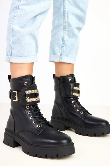 Botins pretos quentes em plataforma decorados com pedras Dajana