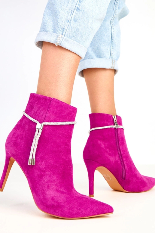 Botins violetas de salto alto com...