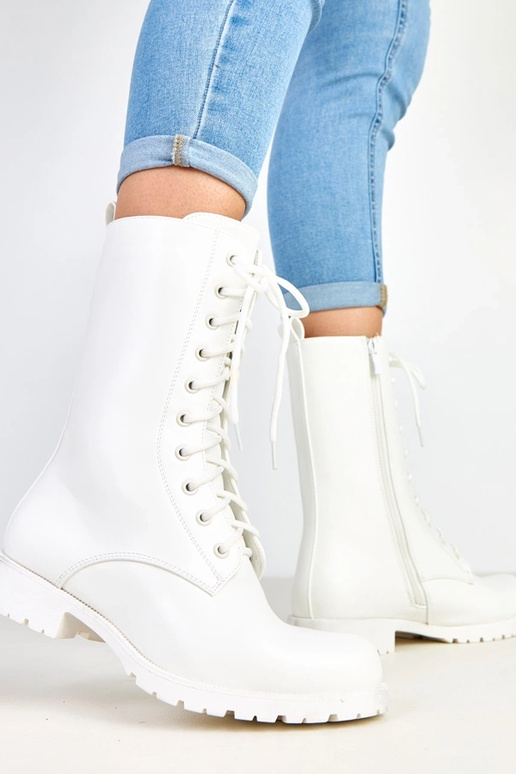 Botins brancos de salto baixo com...