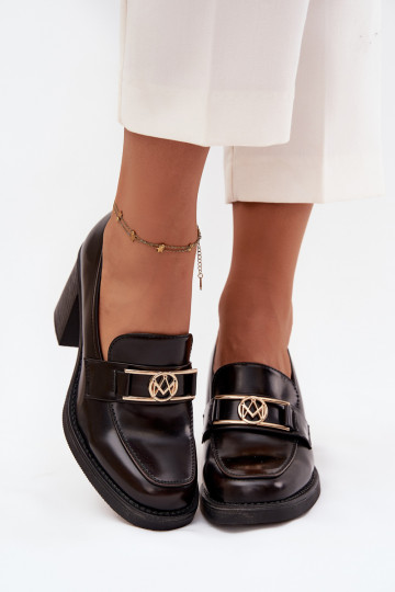 Sapatos femininos com salto e detalhes dourados na cor chocolate Privelle