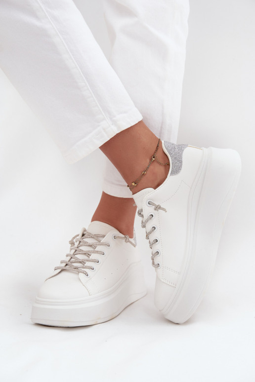À modalo de tênis Feminino com uma plataforma Com decorações Amarrandom E brilho cor branca Belmira À modalo de tênis Feminino com uma plataforma Com decorações Amarrandom E brilho cor branca Belmira