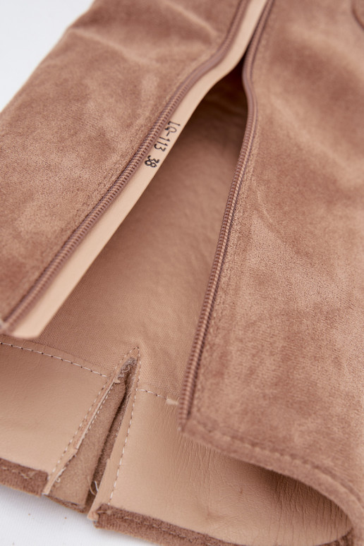 botas estilo vaqueiro com salto com fivelas bege Fivelle botas estilo vaqueiro com salto com fivelas bege Fivelle