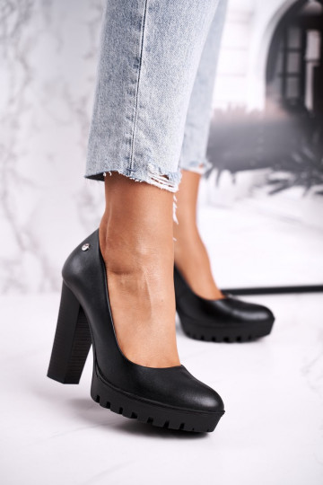 Sapatos de couro pretos com salto Tai turiciejka 02629-01 2
