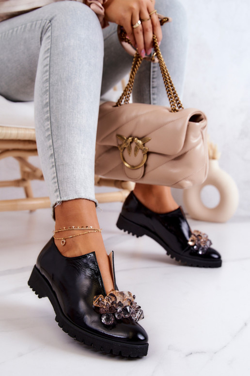 Estilo elegante Pele sapato com enfeites cor preta Cindy Estilo elegante Pele sapato com enfeites cor preta Cindy