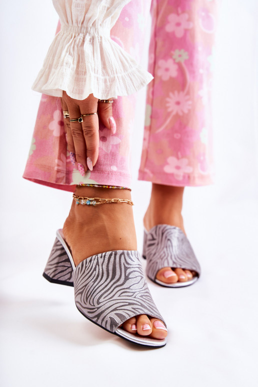 Pele Feminino Chinelos com salto Zebra cor cinza Nessita Pele Feminino Chinelos com salto Zebra cor cinza Nessita