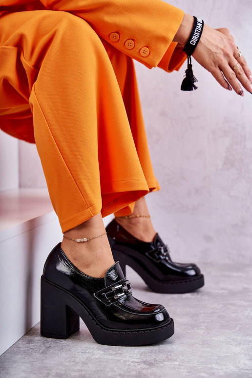 com efeito verniz sapato Em um poste enorme cor preta Lemar Jaime com efeito verniz sapato Em um poste enorme cor preta Lemar Jaime