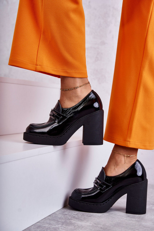 com efeito verniz sapato Em um poste enorme cor preta Lemar Jaime com efeito verniz sapato Em um poste enorme cor preta Lemar Jaime