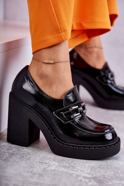 com efeito verniz sapato Em um poste enorme cor preta Lemar Jaime com efeito verniz sapato Em um poste enorme cor preta Lemar Jaime