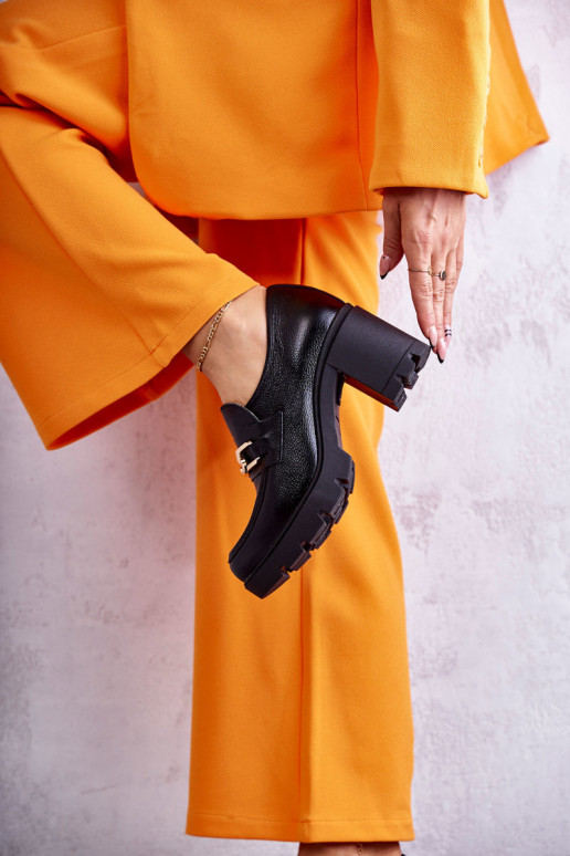 Pele sapato com salto com detalhes dourados cor preta Lemar Mikeyla