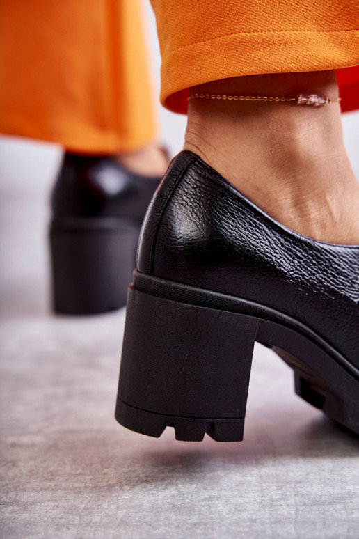 Pele sapato com salto com detalhes dourados cor preta Lemar Mikeyla