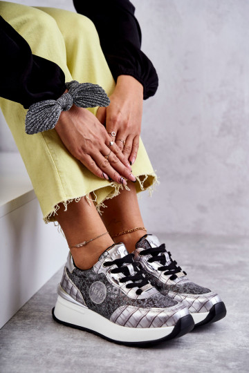 Feminino tênis Em uma cunha GOE KK2N4083 cor prata 2