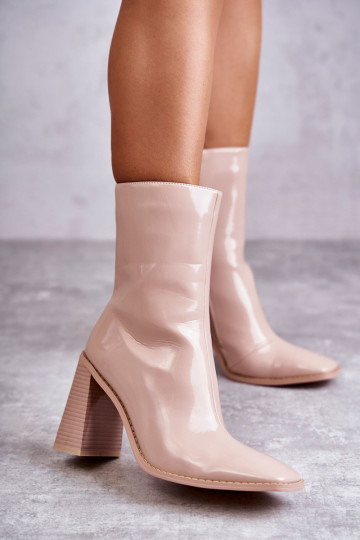 Botas de cano curto femininas bege com efeito laqueado 2