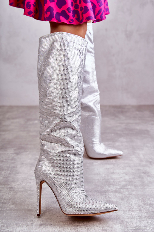 Elegante botas com salto fino com olhos brilhantes cor prata Lovisa