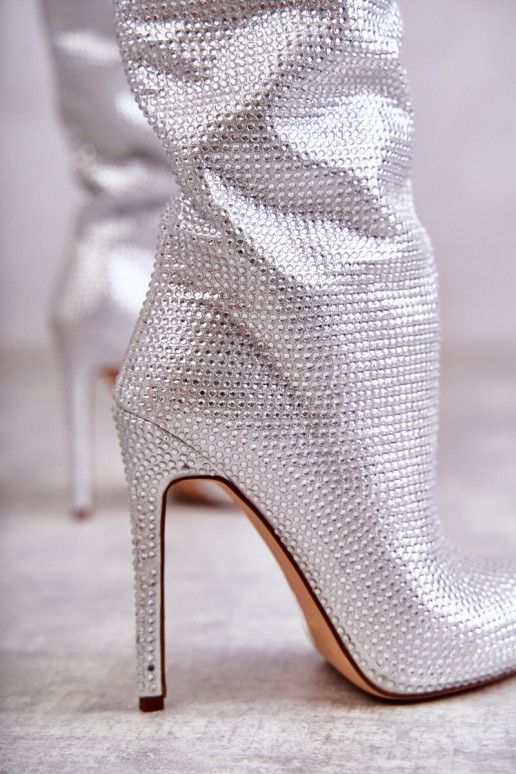 Elegante botas com salto fino com olhos brilhantes cor prata Lovisa