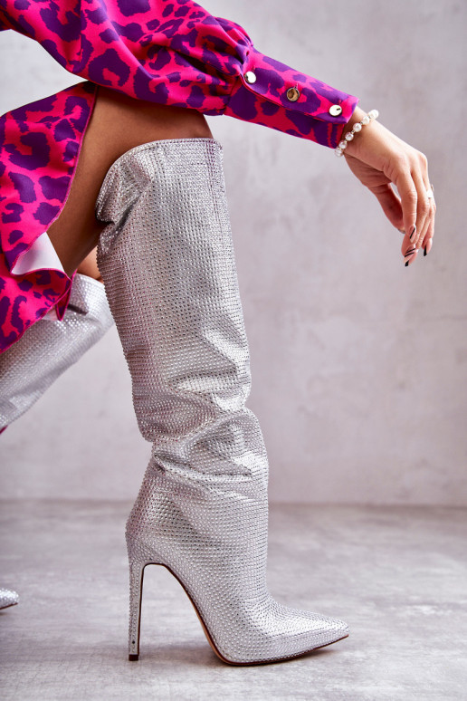 Elegante botas com salto fino com olhos brilhantes cor prata Lovisa