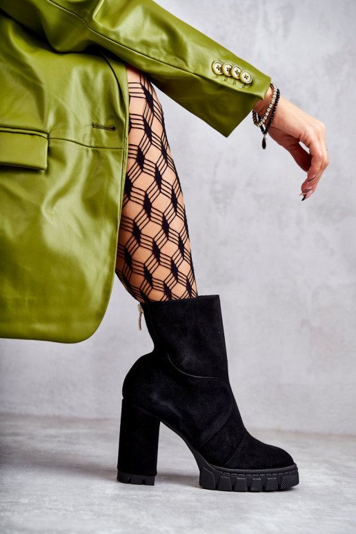 Sapatos de camurça com salto cor preta Elia Sapatos de camurça com salto cor preta Elia