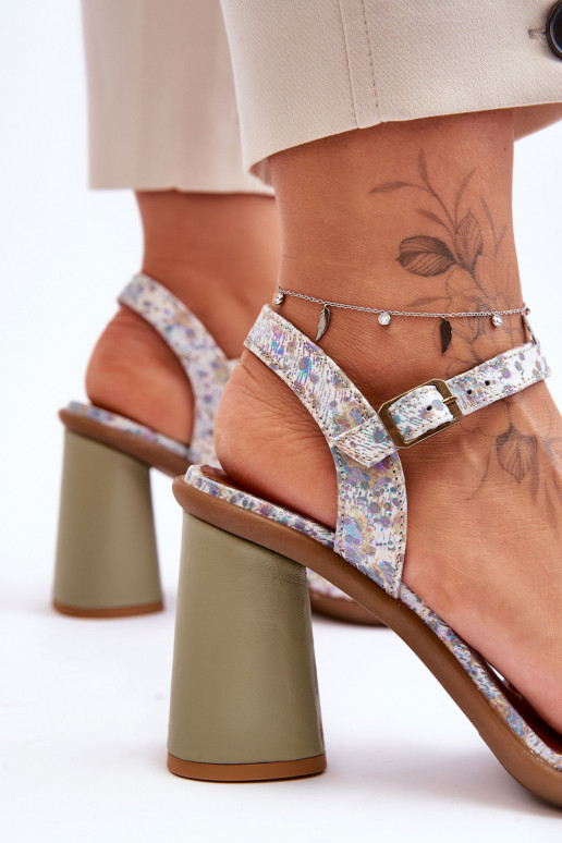 Sandálias femininas com salto Tem que serciejka 06029-24 Branco-cor verde Sandálias femininas com salto Tem que serciejka 06029-24 Branco-cor verde