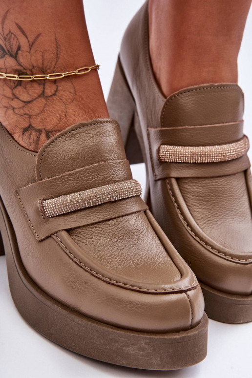 Pele sapato com salto com enfeites bege Lemar Gelanor Pele sapato com salto com enfeites bege Lemar Gelanor