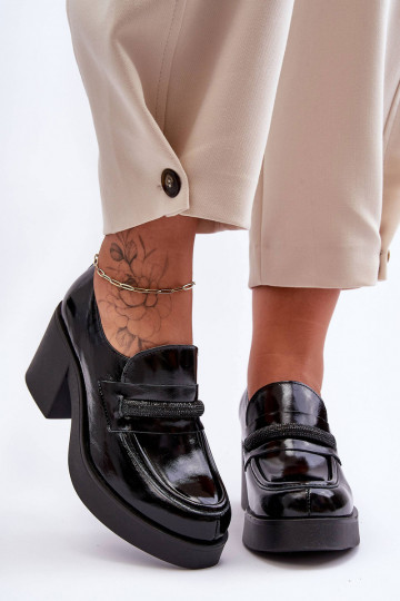 Sapatos de couro com saltos e ornamentos cor preta Lemar Gelanor