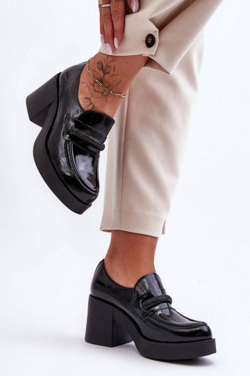 Sapatos de couro com saltos e ornamentos cor preta Lemar Gelanor 2