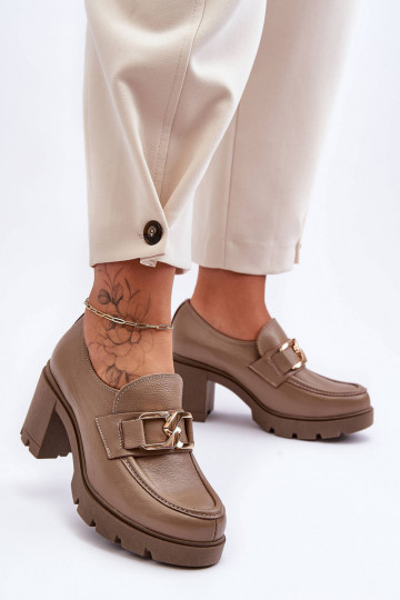 Sapatos elegantes com saltos e ornamentos cor areia Lemar Harmell