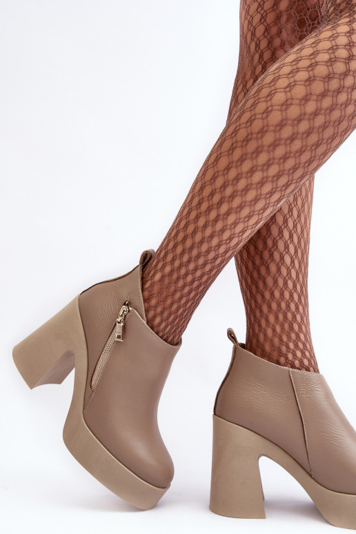 Botas femininas Em um poste enorme com zíperes 1755 Zazoo bege Botas femininas Em um poste enorme com zíperes 1755 Zazoo bege