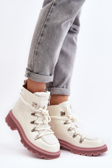Botas femininas de cano curto de couro envernizado GOE MM2N4083 na cor branca 2