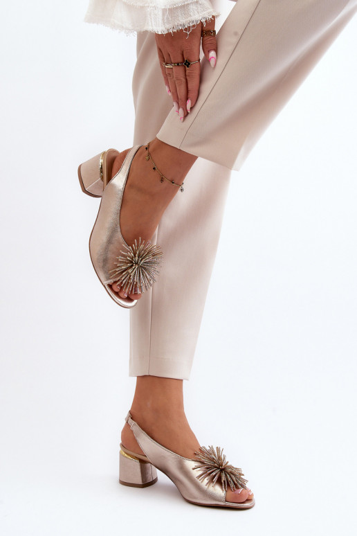 Sandálias femininas com enfeites Laura Messi 2719 cor dourada Sandálias femininas com enfeites Laura Messi 2719 cor dourada