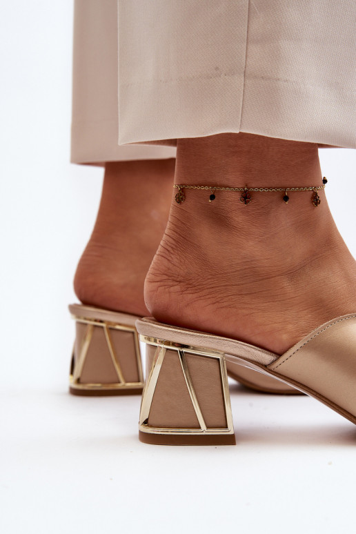 Estilo elegante Chinelos femininos com salto Laura Messi 2771 cor dourada Estilo elegante Chinelos femininos com salto Laura Messi 2771 cor dourada