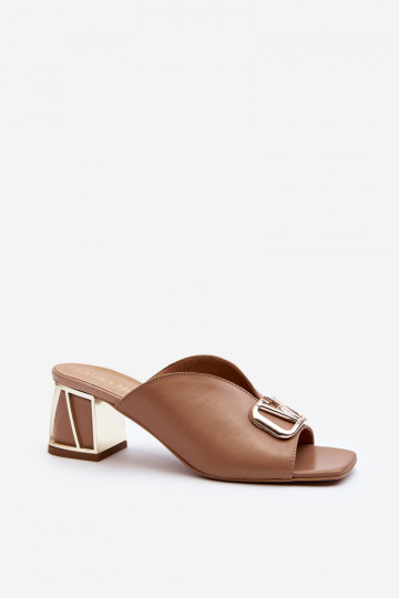 Chinelo feminino de estilo elegante com salto Laura Messi 2771 cor areia