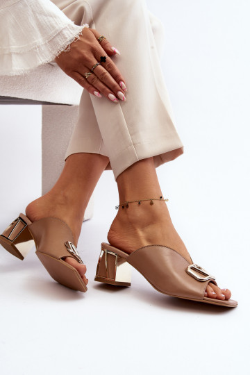 Chinelo feminino de estilo elegante com salto Laura Messi 2771 cor areia 2